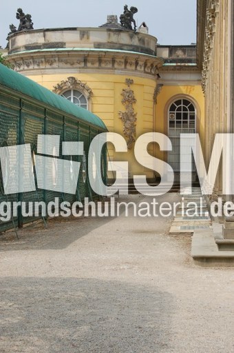 Sanssouci Gartenseite-Gitterpavillon.JPG